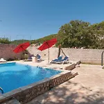 Gospe Lurdske Ferienhaus Pucisca